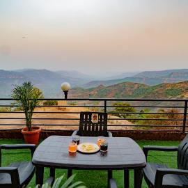 Devanand Villa 5BHK Mahabaleshwar, hotel a Kelghar
