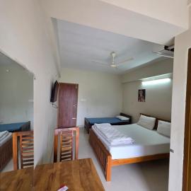 Temple Side Stays - FlexTays Stay Plus West Fort, hotel in Trivandrum