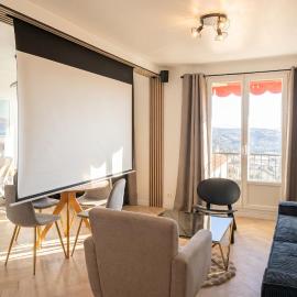 Appartement avec vue sur Grasse et home cinéma