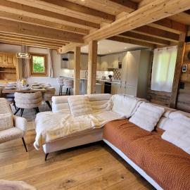 Magnifique chalet 4 chambres aux Gets, vue imprenable - FR-1-598-194, hótel í Les Gets
