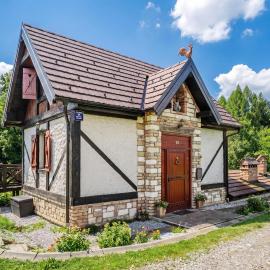 Nature Lodge With Sauna and Hot Tub - Happy Rentals