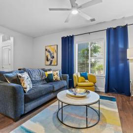Spacious 2BR N Gulch Walk to Broadway & Rooftops