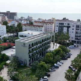 Almare ApartHotel, hotel din Golem
