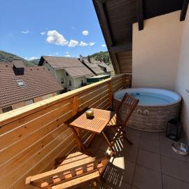Green Breeze House Mozirje - Cozy Nights & Hot Tub, hotel din Mozirje