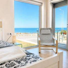 Angeiras Beach House Porto Seaside Villa, hotel in Lavra