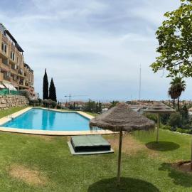A spacious apartment with an ocean view, hotel in Mijas Costa