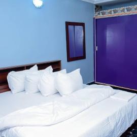Luxury Deluxe 1 Bed, 1 Bath, hotel en Otta