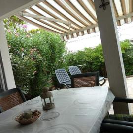 3 Sterne Ferienhaus Laura-Komfort, Strandnähe und mediterrane Atmosphäre, hotel a Gajac