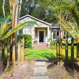 The Bungle House - Funky Bungalow, hotel in Charleston
