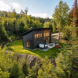 La Luxueuse Spa et Montagne de Ski Chalet NEUF, hotel in Saint Come