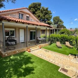 Nea Makri Holiday Villa - Authentic Greek Retreat, hotel a Nea Makri