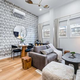 The McCaul by Casa Hotels - Queen Suite, Near AGO