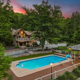 Ultimate Arcade, Salt Pool and Hot Tub - Sleeps 14