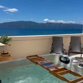TreA Accommodations - Aron Rooftop Jacuzzi Apartment