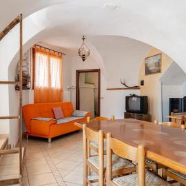Casa Banale 8 places near Lake Molveno, hotel a Dorsino