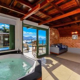 Chalé com Jacuzzi e Vista Mar - PLH007, hotel en Palhoça