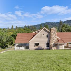25-Acre Hideaway in Oakhurst: Pet Friendly!