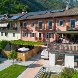 Ledro Lake Suites relax sauna and private garden, Hotel in Mezzolago