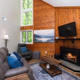 Walk to Slopes & Village at Wintergreen Resort, hotel en Mount Torry Furnace