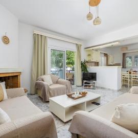 Casa Mia Skopelos - Spacious 3-Bedroom House near Stafylos Beach, Hotel in Skopelos