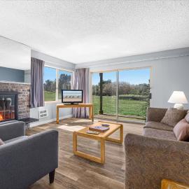 2 Bedroom Family Suite Condo with King Bed - Sleeps 8 - Pool and Hot Tub, hotel sa Ocean Shores