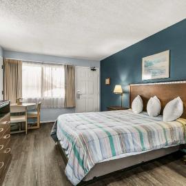 Pet-Friendly Ground Floor Studio with Kitchenette - Pool and Hot Tub