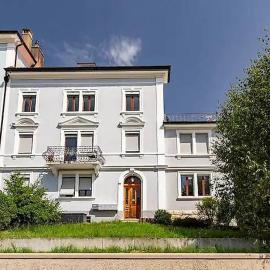 Le Style Haussmannien: Tramelan şehrinde bir otel
