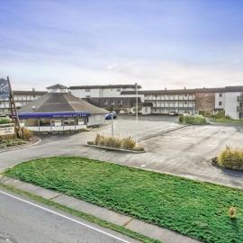 Studio Ground Floor Condo for 4 - Pool and Hot Tub, hotel in Ocean Shores