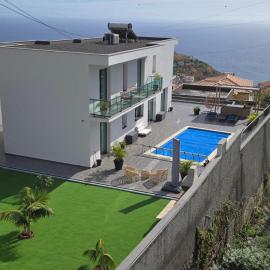 4 Bedroom Villa โรงแรมในTábua