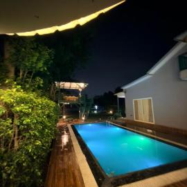 Luxurious Farm, hotel u gradu 'Greater Noida'