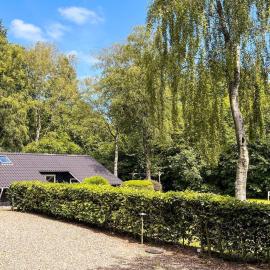 Family Cottage with Terrace and Lawn, hotel di Toftlund