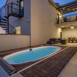 Hampshire Hideaway Private Pool 2 Kitchens, hotel i Hurricane
