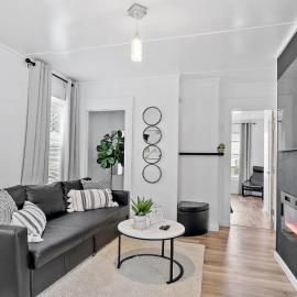 Entire unit with Backyard, hotel v mestu Laconia
