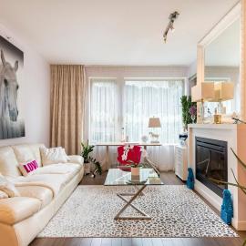 Central and quiet 2 bedroom townhouse with private patio, parking, gym