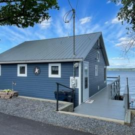 Year-round Cozy Cottage Charm on Cayuga Lake