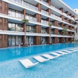 Private Pool 200 m to the Beach Design Apartment, Hotel in Strand Layan