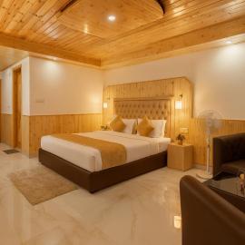 Himalayan Fort Resort, Manali - A Riverside Retreat、マナリのホテル