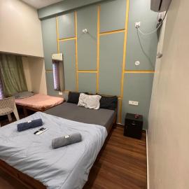 Golden Waves Guest House