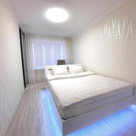 Червоне і біле Мережа квартир Alex Apartments Документи для відряджень Безконтактне заселення 24-7 Електрика та Світло, Опалення є завжди, встановлена зарядна станція ЕкоФлоу