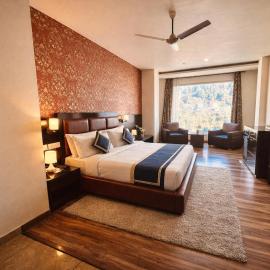 McLeod Ganj में, होटल Tata Vista By Vaikunth - McLeod Ganj-Centrally Heated & Air Cooled # Near Mall Road # Big Parking # Lift #Spacious Rooms # Most Awarded # Property Of The Year #