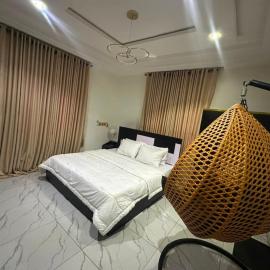 Cozy 2 Bedroom Apartment - Lugbe, hotel v destinaci Rubuchi