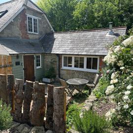 The Old Forge Glamping and Cottage Stays, Hotel in Compton Abbas