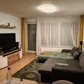 Ruhig Apartment with a beautiful balcony view, hotel u gradu Grevenbroih