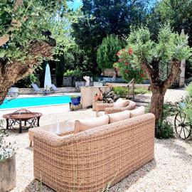 Le Clos des Troubadours – hotel w mieście Pennautier