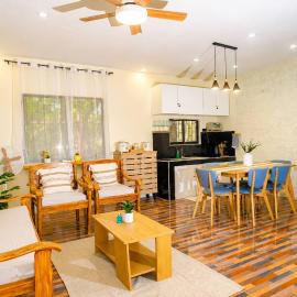 Villa in Santa Fe, Bantayan Island, hotel u gradu Pooc