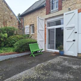 La Grange de Marie، فندق في Monampteuil