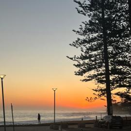 New listing Renovated Northern Beaches Getaway Australia, hotel in Collaroy