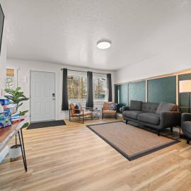 King Bed, Pet & Family Friendly unit Near Downtown Wasilla, hôtel à Wasilla