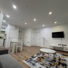 Stylish 1-BDR Apartment- Sleeps 4, Free parking