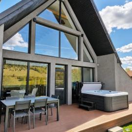 CBN Cabana, hotel in Muntele Cacovei